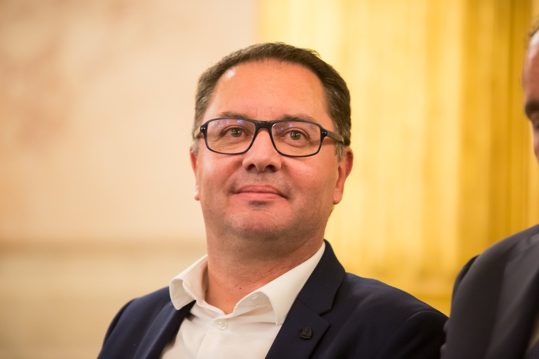 Olivier Méril en gros plan lors de la cérémonie
